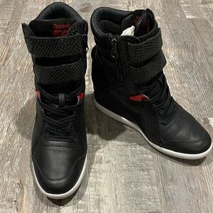 Reebook leather ankle sneaker.size 6